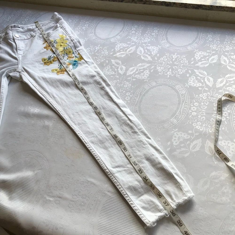 Zara Basic Denim White Embroidered Skinny Jeans Pants Women’s Size 8 Elastic